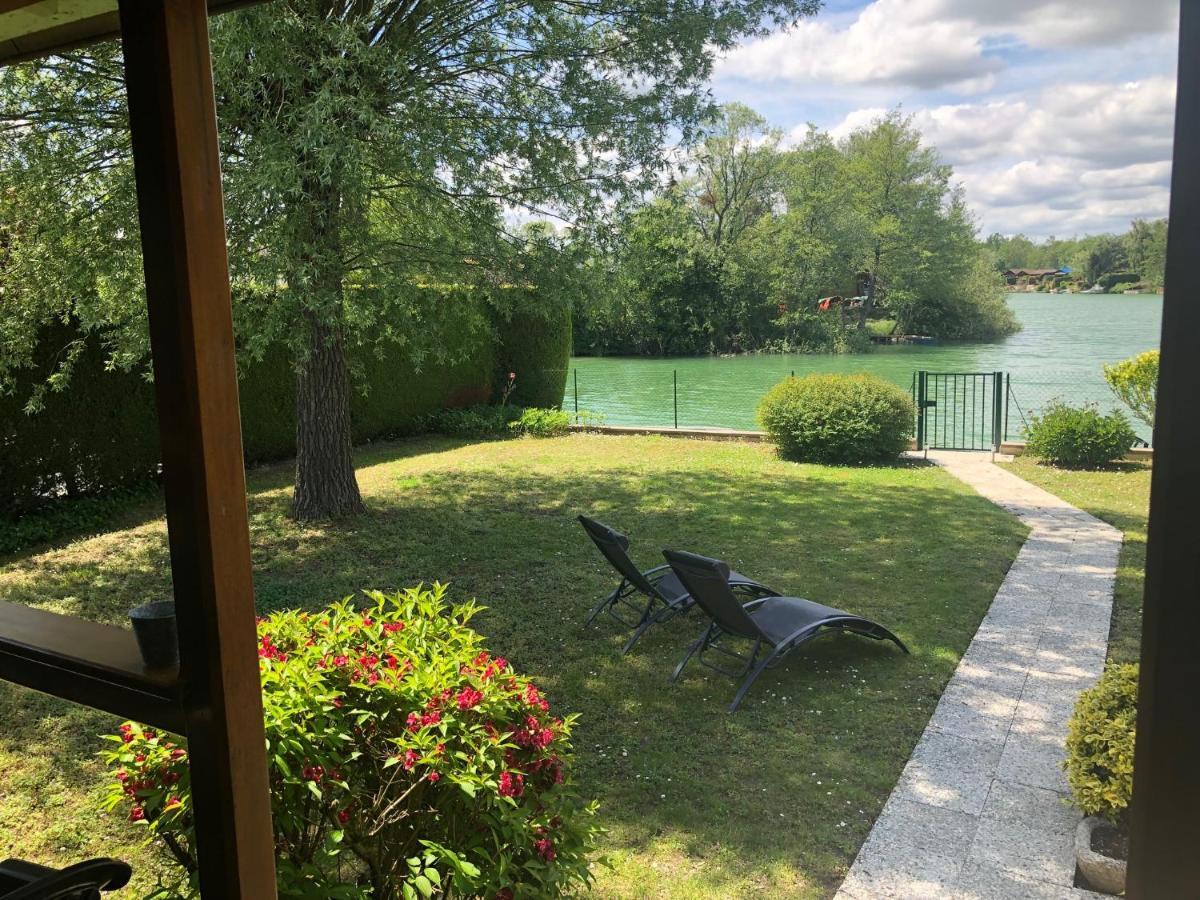 Le Chalet Du Lac - Domaine De La Goujonne Saint-Sauveur-les-Bray Exterior photo