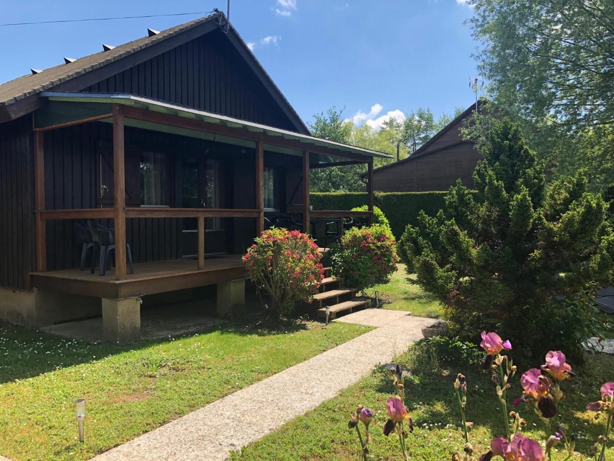 Le Chalet Du Lac - Domaine De La Goujonne Saint-Sauveur-les-Bray Exterior photo